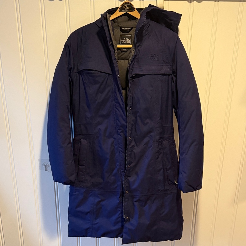 The North Face women’s navy M down puffer coat. EUC. - Picture 6 of 14